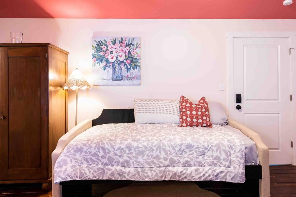 Blush And Bashful Germantown Two Bedroom Apartment Louisville Exterior photo