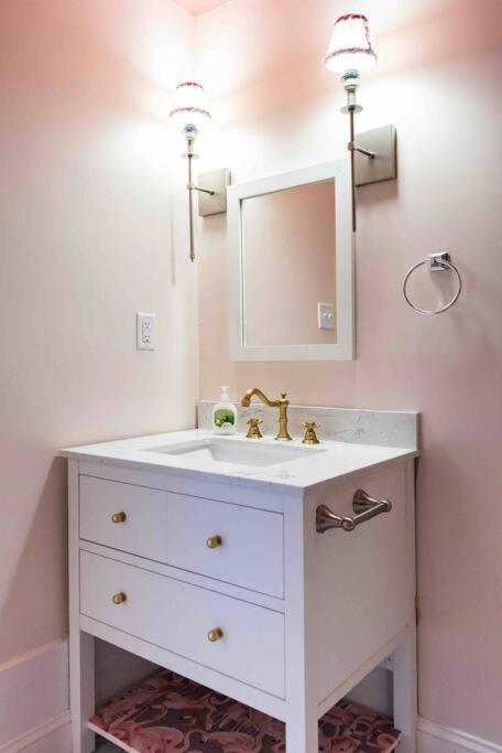 Blush And Bashful Germantown Two Bedroom Apartment Louisville Exterior photo