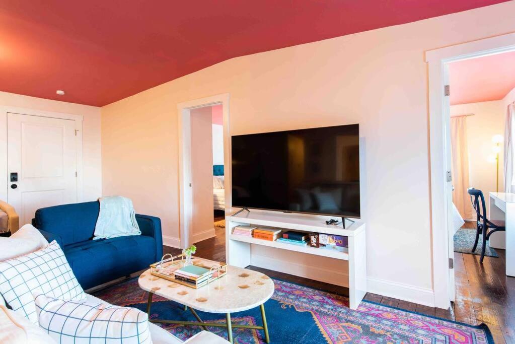 Blush And Bashful Germantown Two Bedroom Apartment Louisville Exterior photo