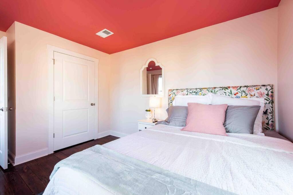 Blush And Bashful Germantown Two Bedroom Apartment Louisville Exterior photo